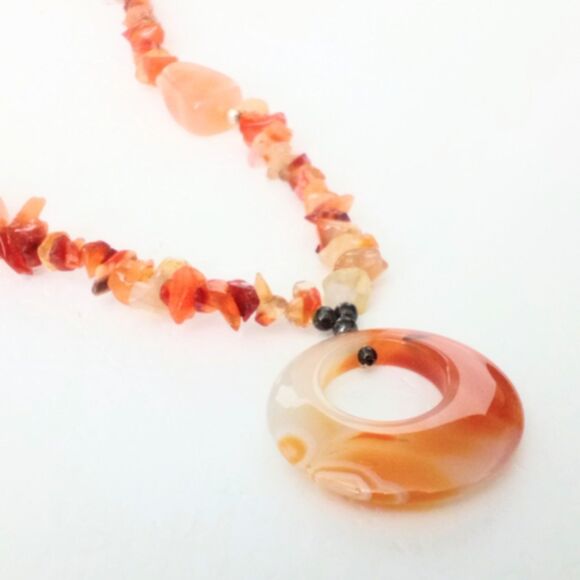 Vintage Orange Agate Chip Circle Pendant Necklace - Picture 3 of 7